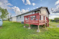 1 Mi to Mark Twain Lake: Cabin w/ Community Pool - 3-Star
