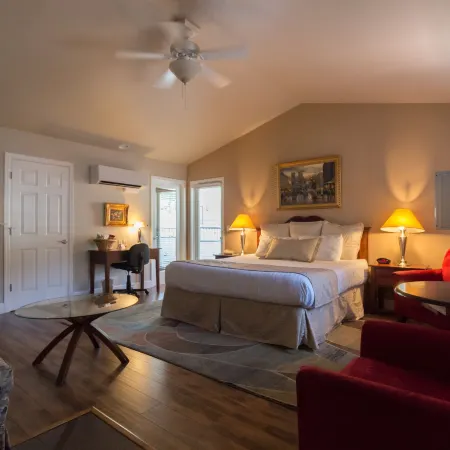 Grass Valley Courtyard Suites
