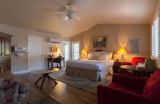 Grass Valley Courtyard Suites