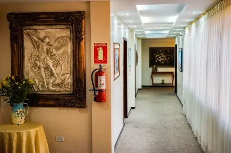 Hotel Makroz Отели рядом с достопримечательностью «La Catedral»