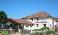 Logis le Saint Cyr Hotels in Marcilly-la-Gueurce
