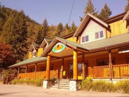 Sasquatch Inn Отели в г. Фрейзер Вэлли C
