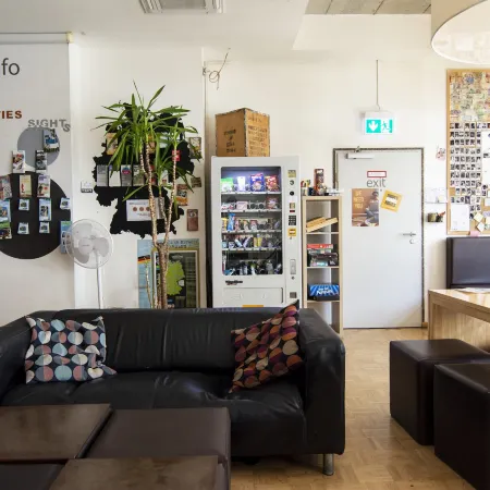 Five Elements Hostel and Capsules Frankfurt Отели рядом с достопримечательностью «Паульскирхе»