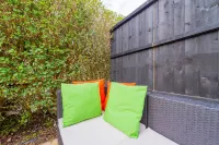 The Annexe, 25 Gorsehill Road - Parking