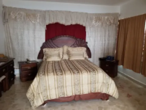 Convenient Apartment Near Beach and Catalina Island Hotels in 