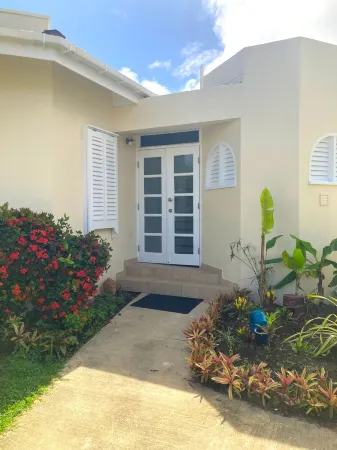 Lux 3 Bdrm Ocean Front villa with Private pool!
