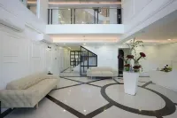 ザ・ブルー・ホテル