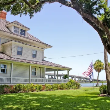 Night Swan Intracoastal B&B