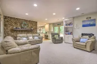 Near Restaurants and Shopping! Durham Gem with Pond