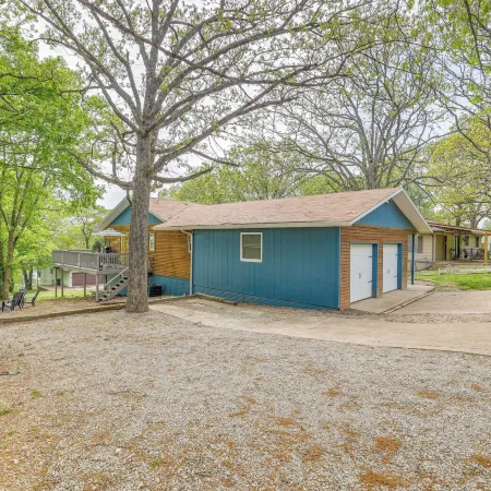1 Mi to Table Rock Lake! Home w/ Water Views