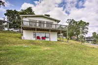 Walk to Boat Ramp! Lakefront Home w/ Deck in Afton - Homestays