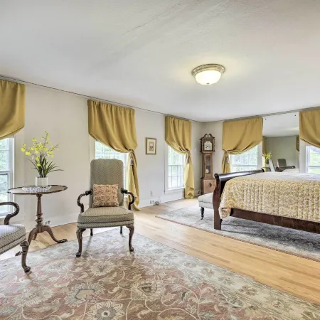 Charming Farmhouse w/ Pool & Fishing Pond!