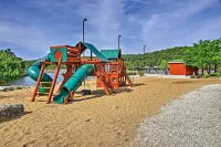 Branson West Vacation Rental w/ Resort Amenities! - Parkplatz