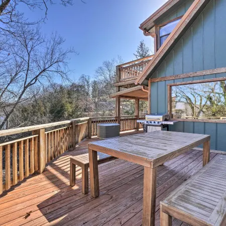 Lakefront Shell Knob Home w/ Deck & Gas Grill