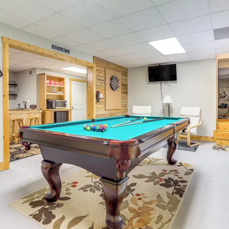 Hot Tub & Hikes: Dahlonega Cabin - 4 Mi to Town!