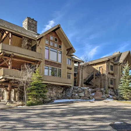 Stunning Ski-in/Ski-Out Penthouse Condo w/ Hot Tub