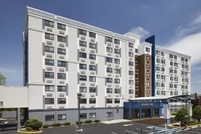 Hampton Inn by Hilton Newark Airport