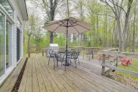 Pet-Friendly Kalkaska Home ~ 19 Mi to Torch Lake! - parking