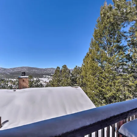 Warm Townhome w/ Sauna at Angel Fire Ski Lift