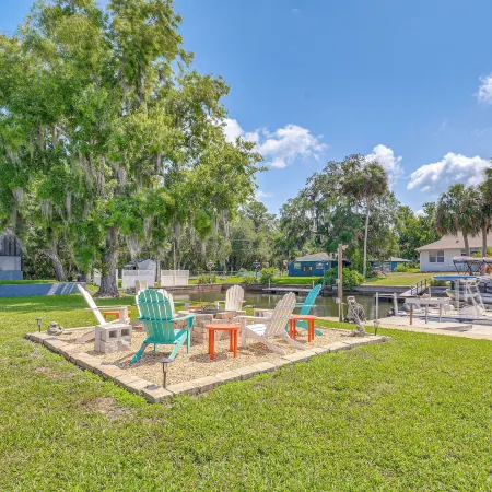 Dock, Kayaks & Bicycles: Crystal River Getaway!