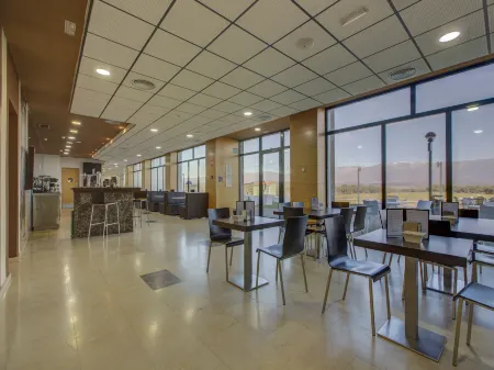 Hospedium Hotel Valles de Gredos Golf Отели в г. Куакос-де-Юсте