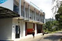Spot on 93530 Sawang Sana Motel Syariah Near Sman 1 Sangkapura Hotels in Gresik Regency