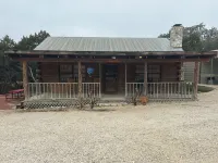 "Bearly Beehavin" 2-bdrm 1 bthrm cabin  with WiFi, AC.  Unwind & relax in ConCan Hotels in Concan