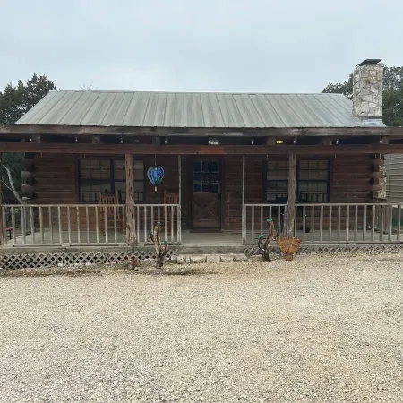 "Bearly Beehavin" 2-bdrm 1 bthrm cabin  with WiFi, AC.  Unwind & relax in ConCan