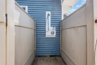 1 Block to Beach with Linens + Towels, BBQ & AC
