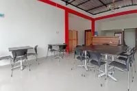 RedDoorz Syariah Near Sentani City Square Hotels in Hinekombe