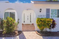 Sun-Soaked FLL Getaway • Pool • BBQ • Near Beaches