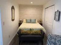 Cozy Carriage House - studio in serene Arvada with WiFi, AC