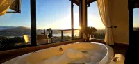 Elephant Hide of Knysna Guest Lodge - Hot Tub