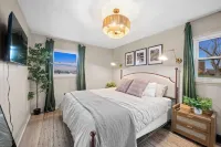 3-bedroom home located just minutes from NRG featuring a fire pit/indoor hot tub