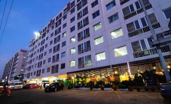 Centric Place Hotel