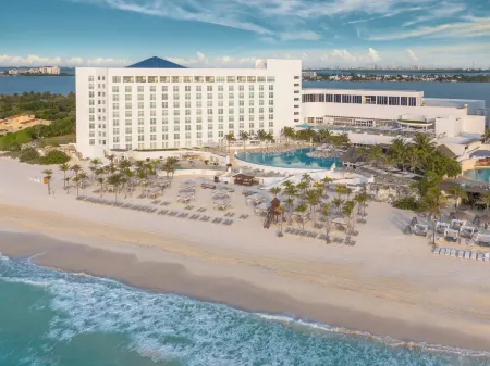 Le Blanc Spa Resort Cancun Adults Only All-Inclusive Отели рядом с достопримечательностью «Плайя Тортугас»