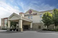 Best Western Plus Lees Summit Hotel  Suites Отели рядом с достопримечательностью «Юнити Виллидж Роуз Гарден & Фаунтинс»