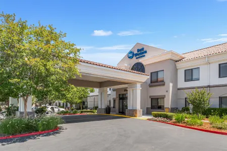 Best Western Valencia/Six Flags Inn & Suites