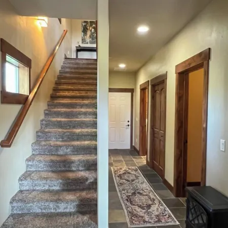 Lakeview Getaway-Walk To Downtown Bigfork, Rated #1 Lake town in USA Отели в г. Бигфорк