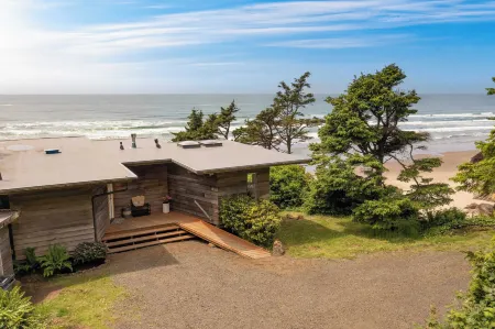 Sunset Cove by AvantStay Beachfront w Balcony Отели рядом с достопримечательностью «Haystack Rock»