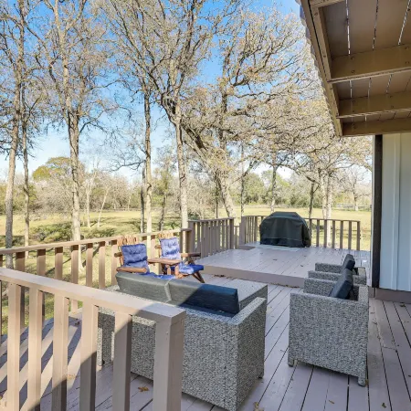 Hot Tub, Deck & Grill: Brookshire Gem Near Venues