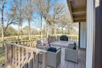 Hot Tub, Deck & Grill: Brookshire Gem Near Venues