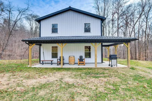 Modern Salineville Cabin on 13 Acres w/ Fire Pit! - Wifi