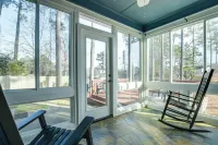 Lovely Fayetteville Home Deck and Fireplace! - Wifi