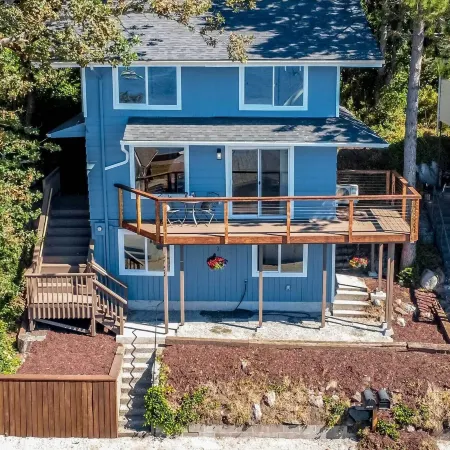 Tacoma 'Dash Point Beach Cabin' w/ Balcony!