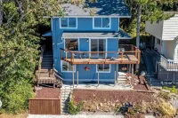 Tacoma 'Dash Point Beach Cabin' w/ Balcony! - balcony