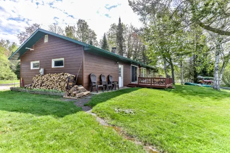 Spectacular Sunsets and Scenic Wildlife - Stunning Lakefront Haven