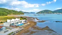 Namhae Paresa Pet Pool Villa