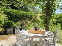 Cherry Garden Cottage Hotels in Cranbrook