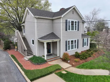 Renovated 1BR - 3 Block Walk to Casino - Clean, Quiet, Safe & Guest-Favorite